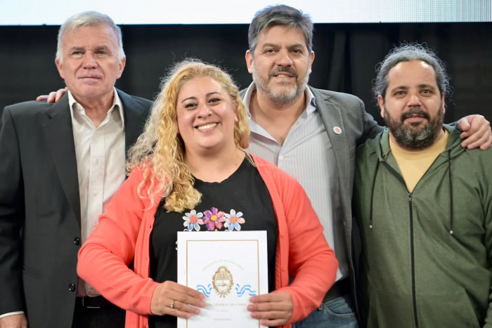 LA PROVINCIA ENTREGÓ MÁS DE 500 ESCRITURAS A FAMILIAS DE BERAZATEGUI LA PROVINCIA ENTREGÓ MÁS DE 500 ESCRITURAS A FAMILIAS DE BERAZATEGUI