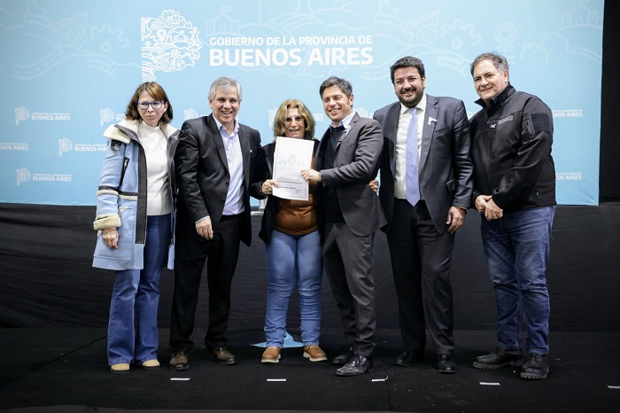 KICILLOF ENTREGÓ MÁS DE 600 ESCRITURAS A FAMILIAS DE CHIVILCOY