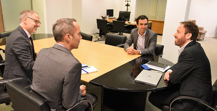 El ministro de Hacienda y Finanzas, Pablo López, se reunió con representantes del Banco Mundial y del BID