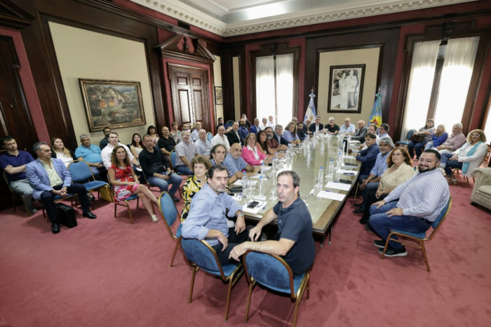 Kicillof acordó con gremios un nuevo aumento para las y los trabajadores del Estado