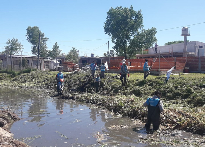 Continúa la limpieza de arroyos