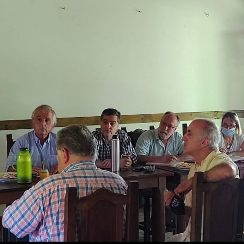 Reunión con productores locales en Pila