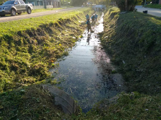 Limpieza de canales en Ezeiza