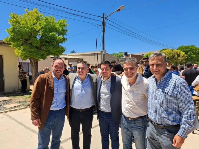 Seiano junto a Kicillof en Ranchos