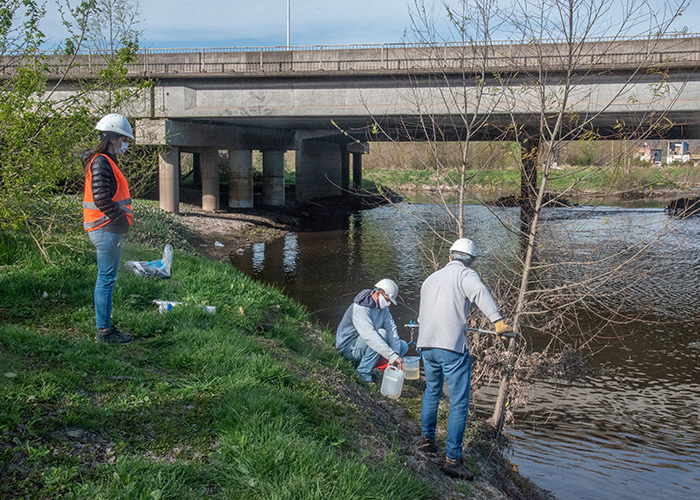 Trabajos de Monitoreo hídrico y de sedimentos en el Río Luján