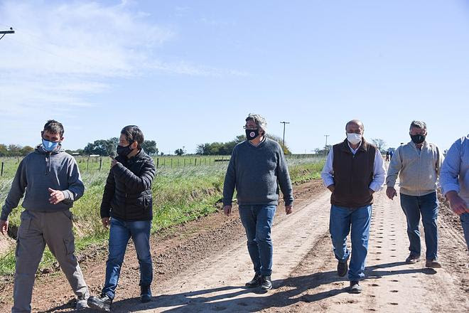 Rodríguez recorrió obras del plan de Caminos Rurales en General Paz y Brandsen