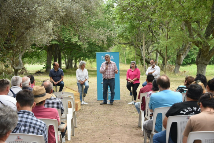 Javier Rodríguez presentó el programa "Mi Primera Colmena"