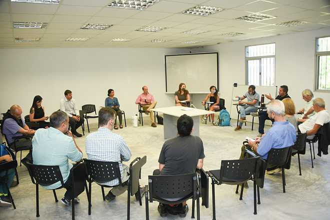 Reunión informativa con vecinos y vecinas en el Parque Pereyra Iraola