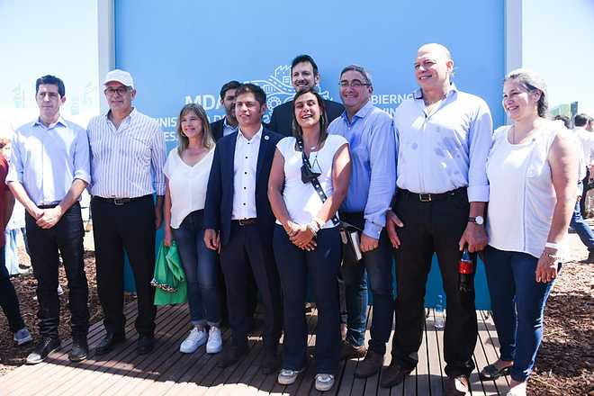 Axel Kicillof visitó el stand del MDA