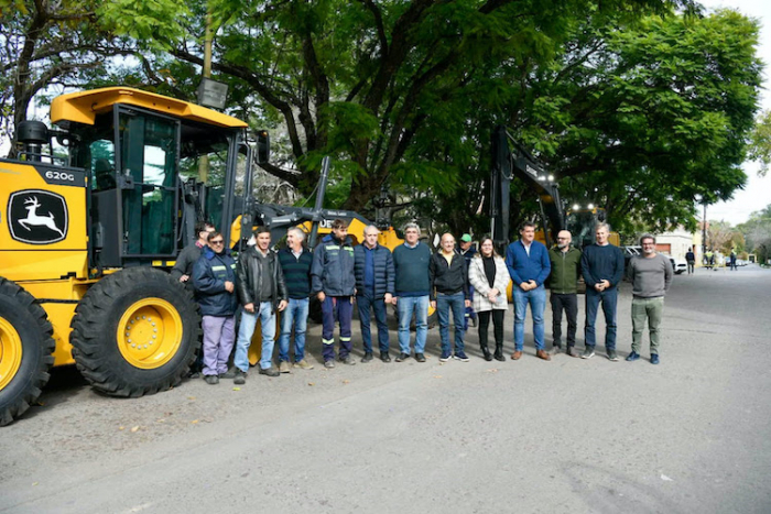 Javier Rodríguez presentó en Chascomús maquinaria del Programa Caminos Rurales