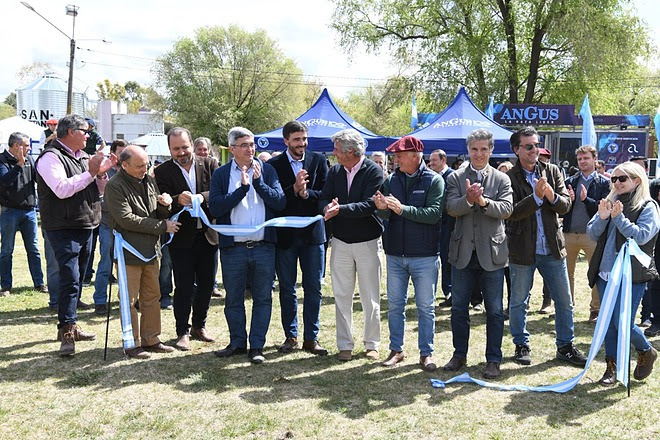 Javier Rodríguez dialogó con productores ganaderos en la Expo Nacional Angus