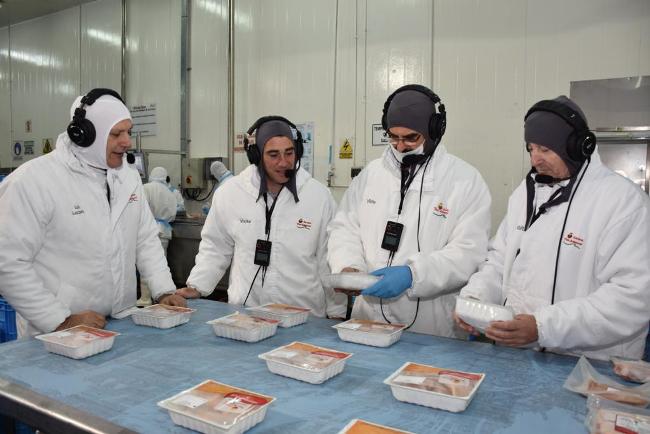 En Capitán Sarmiento visitamos una de las plantas de la empresa y nos reunimos con productores locales.