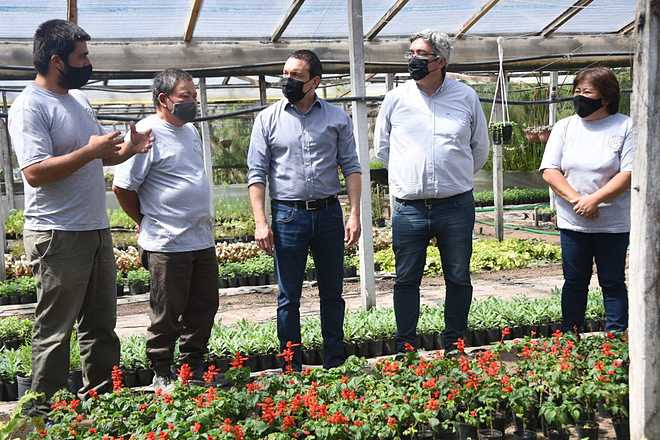 Recorrida por producciones hortícolas y florícolas de Florencio Varela