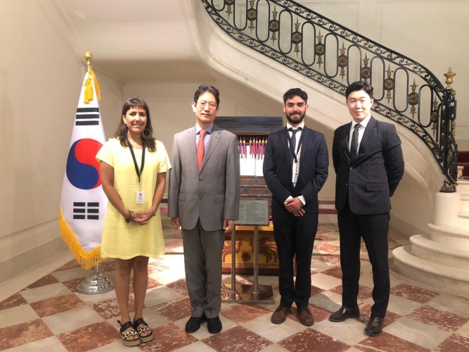 Reunión en la Embajada de Corea