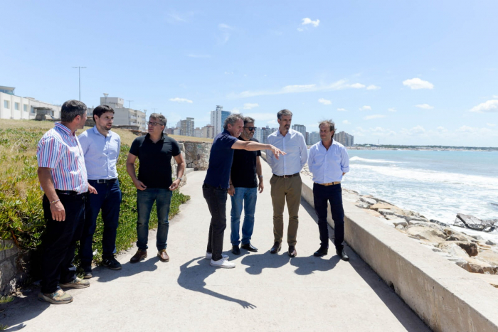 General Alvarado: Katopodis recorrió el nuevo CAPS de Miramar General Alvarado: Katopodis recorrió el nuevo CAPS de Miramar