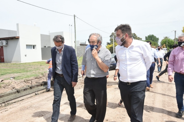 Los funcionarios en la recorrida