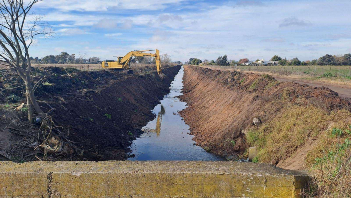 Provincia finalizó los trabajos de saneamiento del cauce Saavedra en Saladillo Provincia finalizó los trabajos de saneamiento del cauce Saavedra en Saladillo
