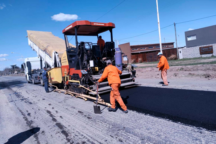 Avanzan las obras de repavimentación y bacheo en San Pedro