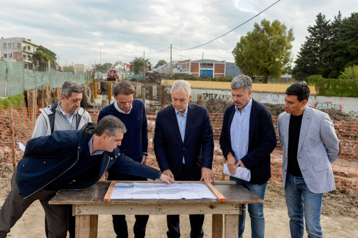 Katopodis supervisó el avance de obras hidráulicas en Arroyo el Gato de La Plata