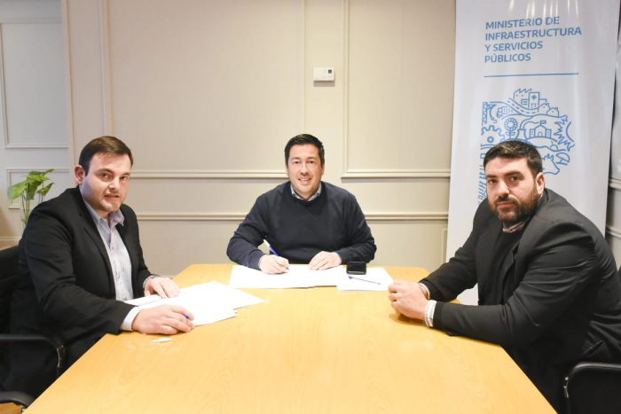 Nardini y Bouvier firmaron un convenio para obras de pavimento en Rojas