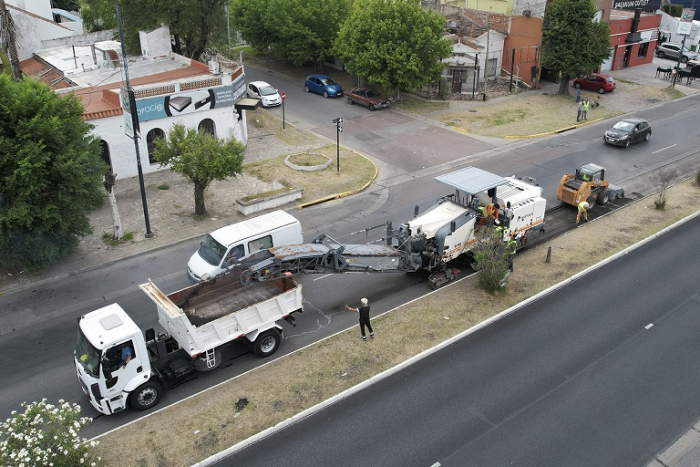 La Provincia avanza con las obras de repavimentación en Camino Centenario