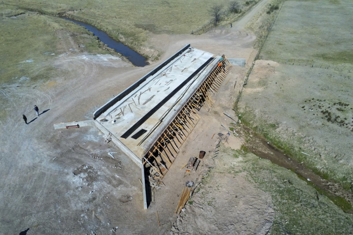 Culminan las obras de un puente en La Heras