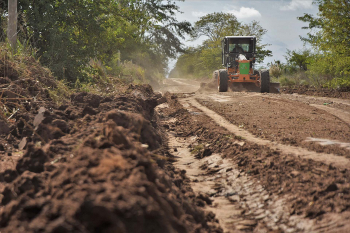 Avanzan las obras para mejorar caminos rurales en Luján