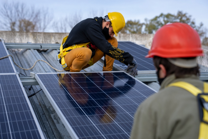 Se iniciaron las obras de instalación de paneles solares en 128 escuelas 