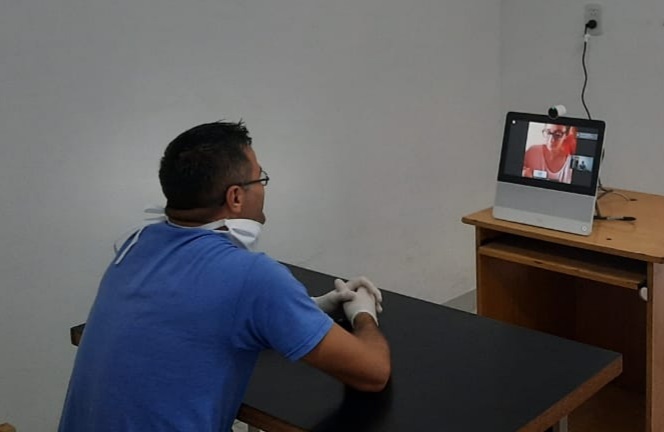 Ponen en funcionamiento un inédito sistema de videoconferencias para vincular a privados de libertad con sus familiares