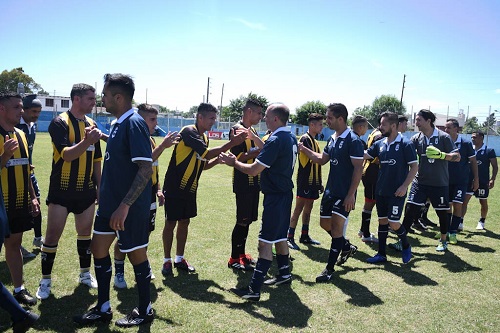 Promovimos un amistoso entre internos y jugadores de GELP y Villa San Carlos