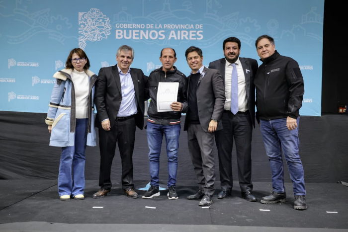 Kicillof entregó viviendas y escrituras a familias de Chivilcoy