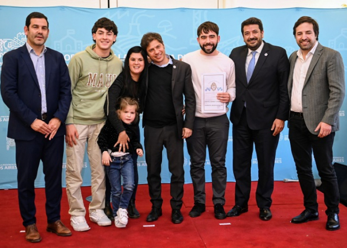En el marco del programa Mi Escritura, Mi Casa, en esta ocasión se distribuyeron 137 títulos de propiedad en beneficio de vecino