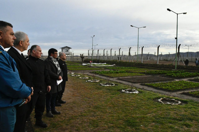 Durante la visita Alak puso especial atención al estado general en el que se encuentra la infraestructura edilicia de dicha unid