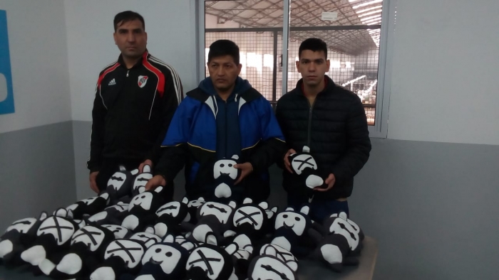 Donamos al Hospital de Niños peluches elaborados por internos