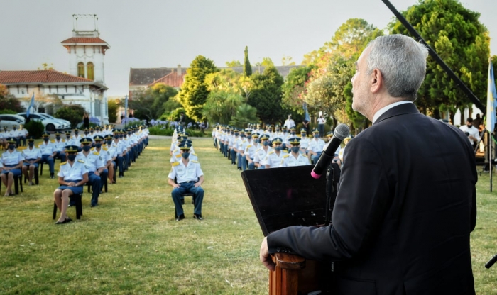 La Provincia incorpora 150 oficiales penitenciarios para cárceles y alcaidías El ministro de Justicia y DDHH, Julio Alak, encabezó el egreso de 150 nuevos oficiales para el Servicio Penitenciario Bonaerense