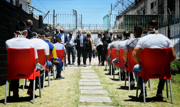 ALAK VISITÓ LA UNIDAD PENITENCIARIA N° 9 DE LA PLATA El ministro de Justicia y Derechos Humanos, Julio Alak, recorrió hoy instalaciones de la unidad penitenciaria N° 9 de La Plata,