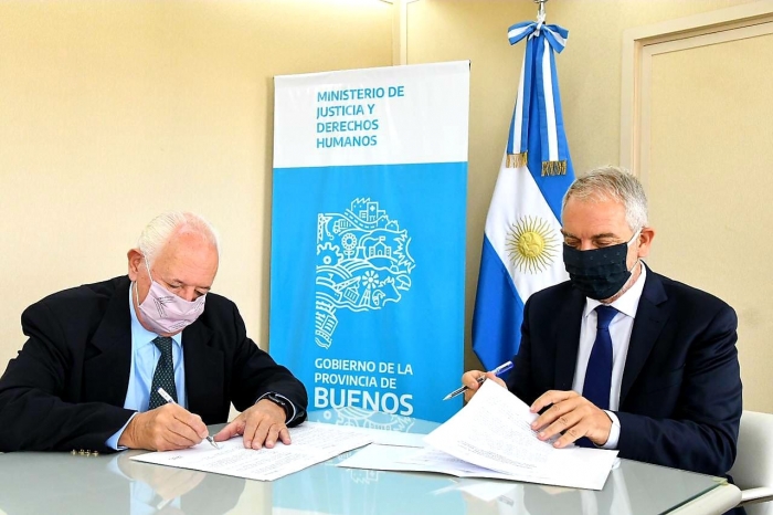 El ministro de Justicia y Derechos Humanos, Julio Alak, y el presidente del Tribunal de Cuentas, Eduardo Grinberg, suscribieron 