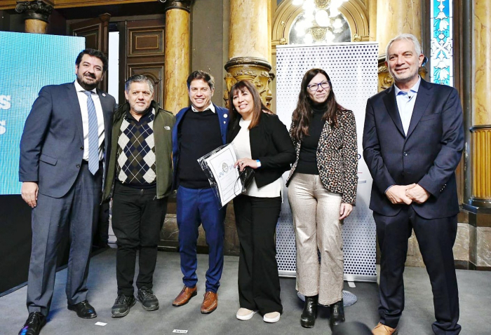 Los títulos de propiedad, fueron adquiridos por vecinos de distintos barrios platenses como UOM, COVIARA, UPCN, Monasterio, Just