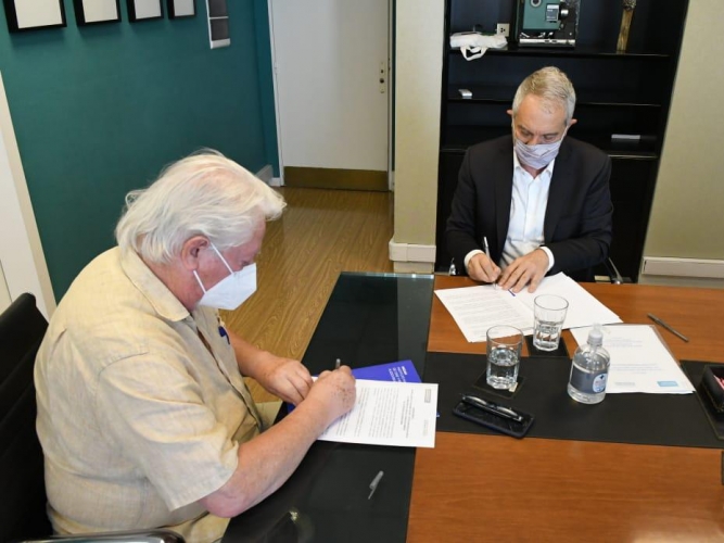 El Ministro de Justicia y Derechos Humanos, Julio Alak, firmó un convenio con el presidente del Instituto Nacional de Cine y Art