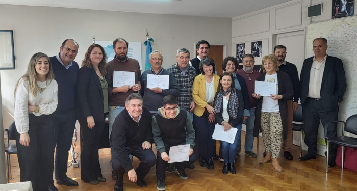 Entrega de diplomas a docentes y alumnos