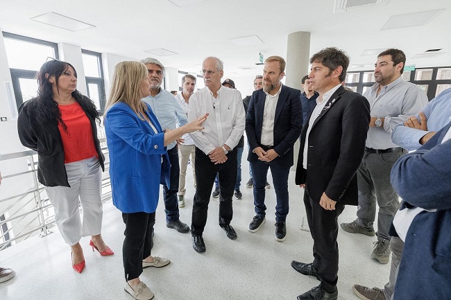 Kicillof y Alvarez Rodríguez recorrieron los avances de obra de la Casa de la Provincia en Ezeiza