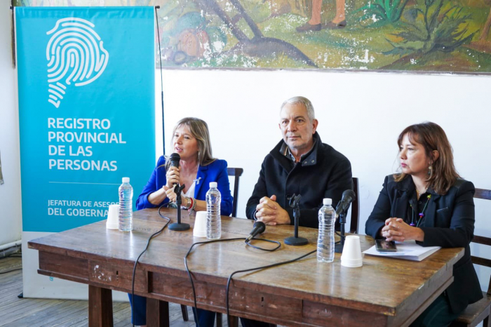 Vecinos de La Plata recibieron sus actas de inscripción tardía