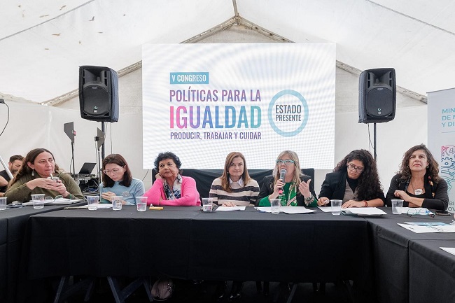 Alvarez Rodríguez: "tenemos una agenda por delante para construir juntas una sociedad con dignidad”