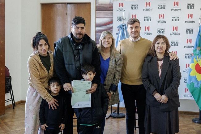 Vecinos de Morón recibieron partidas del programa “Mi Identidad Mi Derecho”