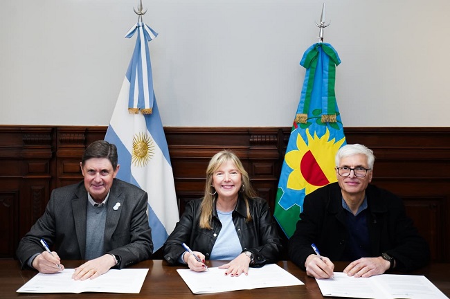 Alvarez Rodríguez firmó un convenio para elaborar el Plan Hidráulico de San Cayetano