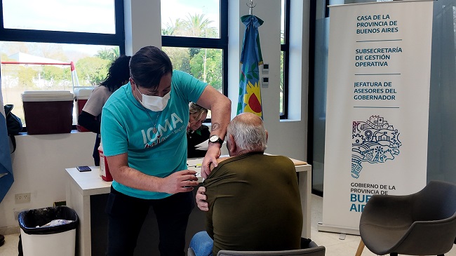 Finalizó la campaña de vacunación antigripal en las Casas de la Provincia