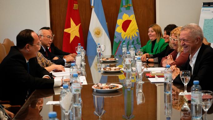 Visita de delegación de Vietnam