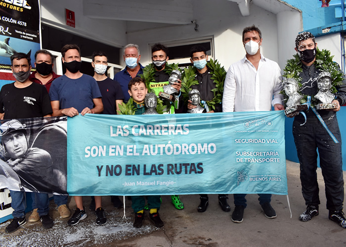  Supply en la entrega de premios en el kartódromo de Mar del Plata