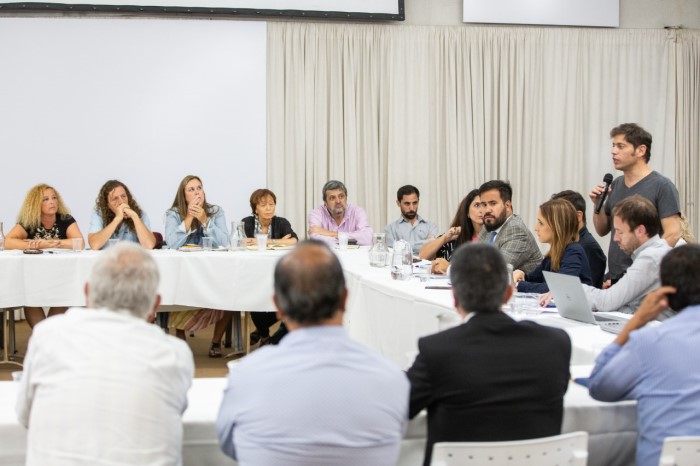 El Gobierno bonaerense inició las primeras reuniones técnicas con los gremios docentes y estatales con el objetivo de alcanzar u