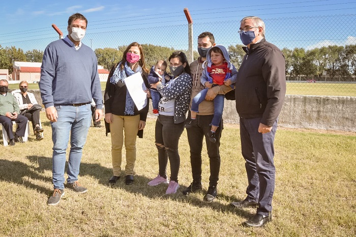 Entrega de escrituras en la 4ª sección electoral